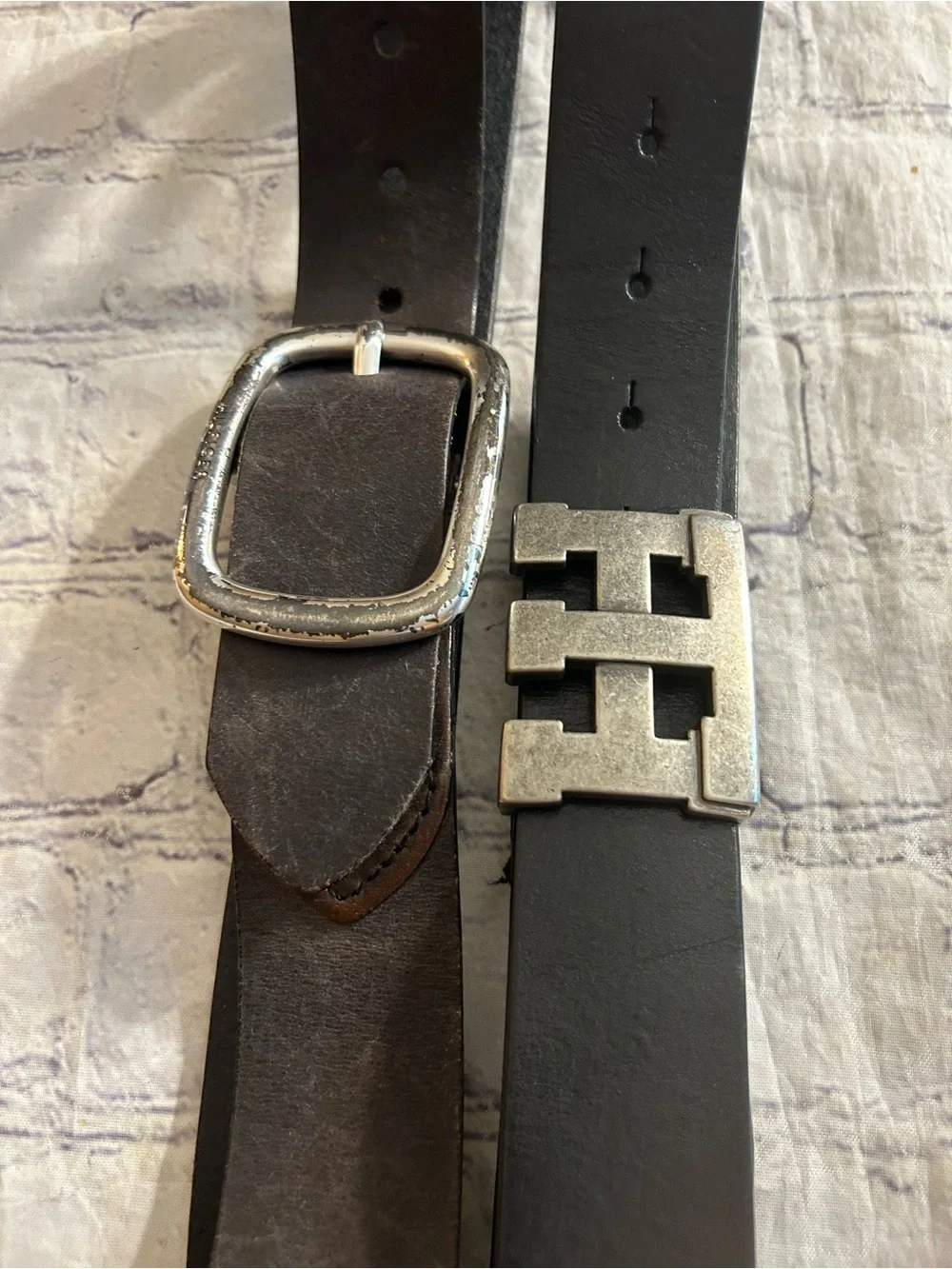 TOMMY HILFIGER DK BROWN LEATHER SIZE MEDIUM & PEPE JEANS TOMMY BUCKLE 36 BELTS